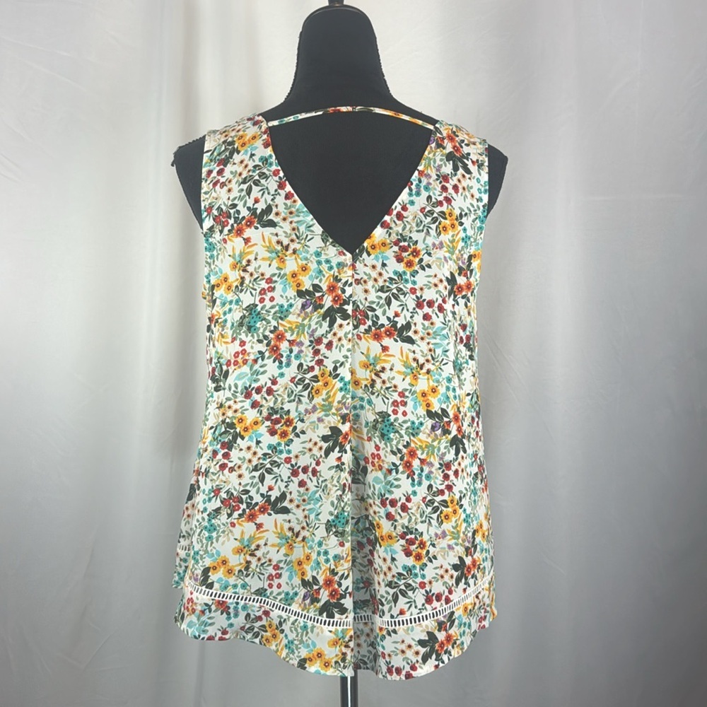 ANA Floral Sleeveless Summer Top - Picture 3 of 4
